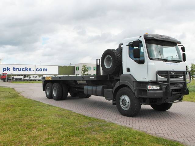 Renault Kerax 440.35 6x6 oil field rig with 20t. winch.