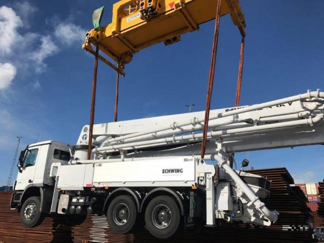 Loading of Mercedes-Benz Actros 3541 8x4 Schwing concrete pump at Rotterdam port.