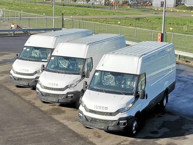 Iveco Daily 35C15 4x2 Closed Vans
