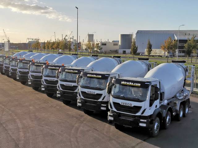 Iveco Trakker AT410T42TH 8x4 Mixer Trucks